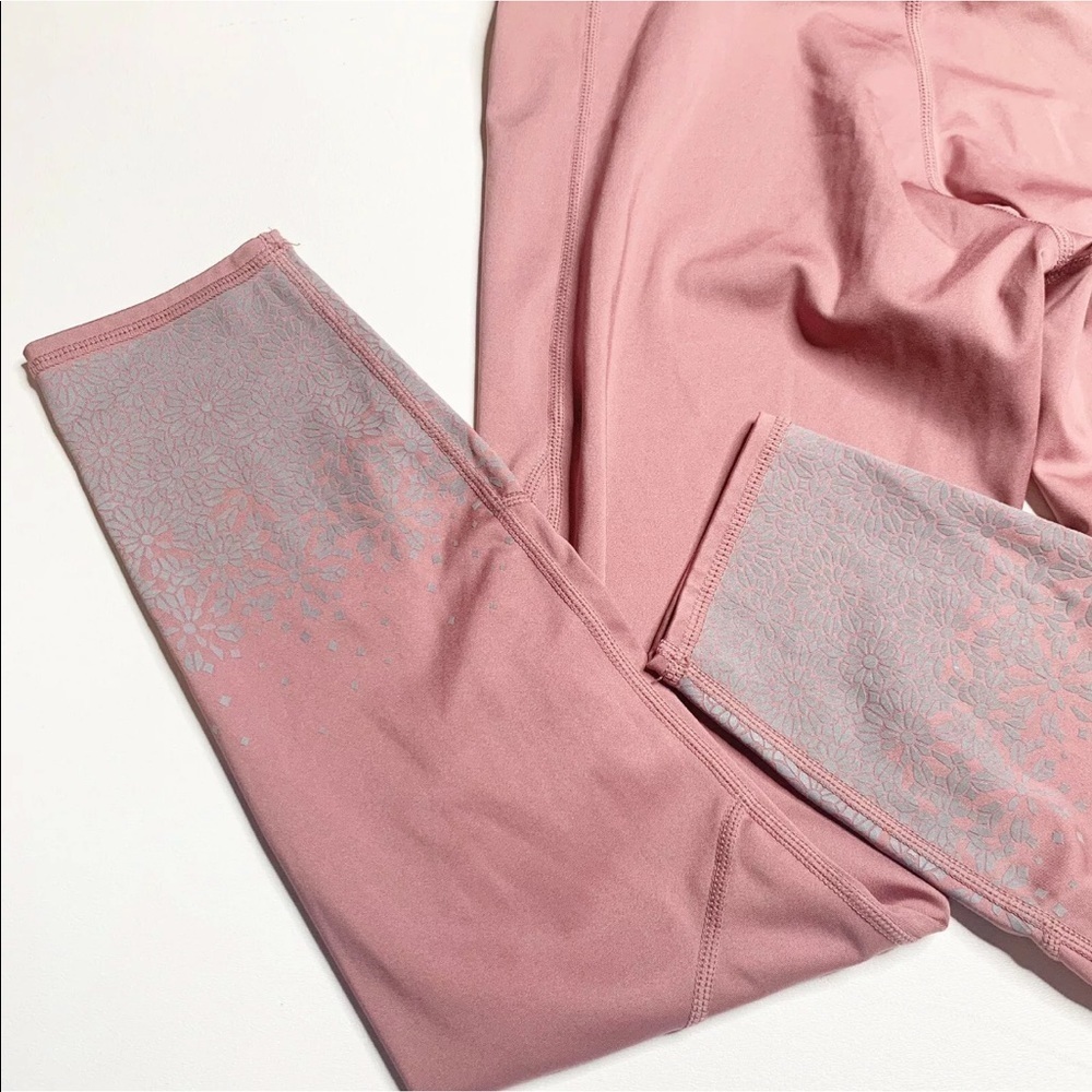 Fabletics Mid-Rise UltraCool Cropped Leggings S - Picture 10 of 11